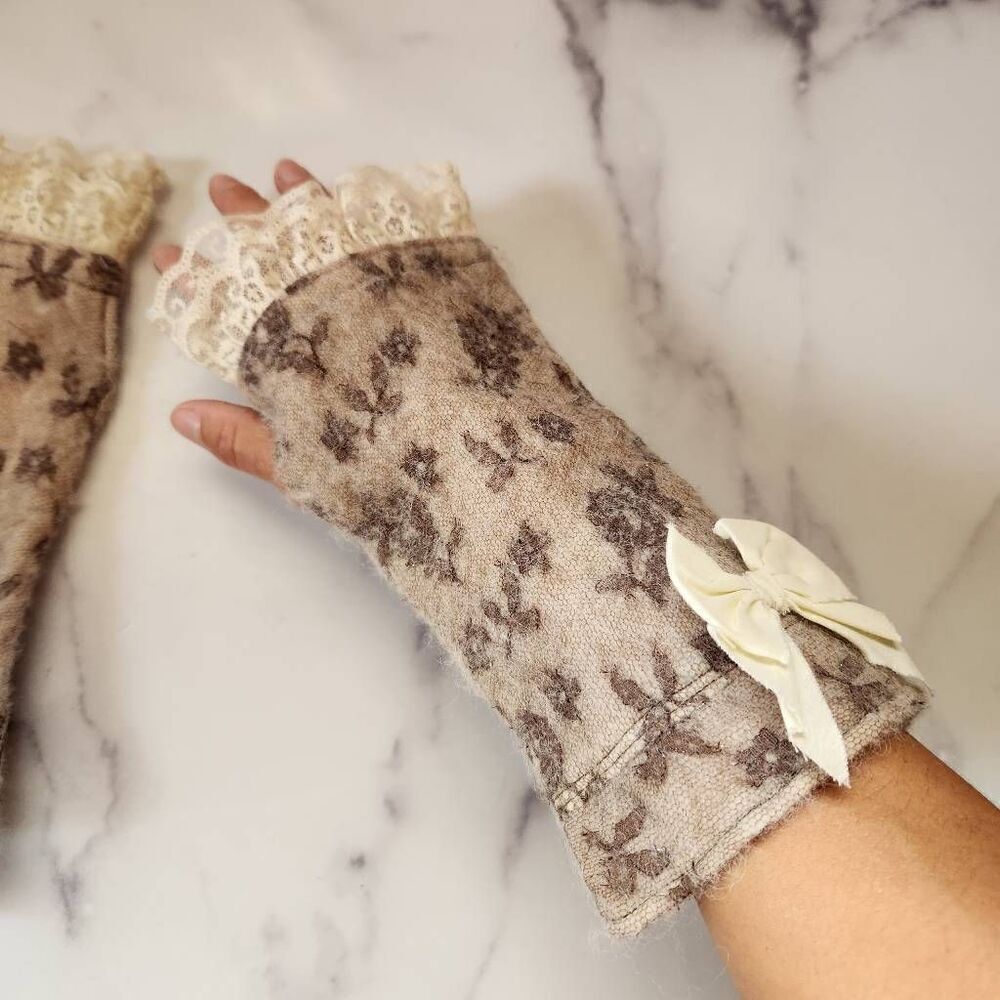 Floral shabby chic victorian hand forearm warmers lace ruffle one size womens